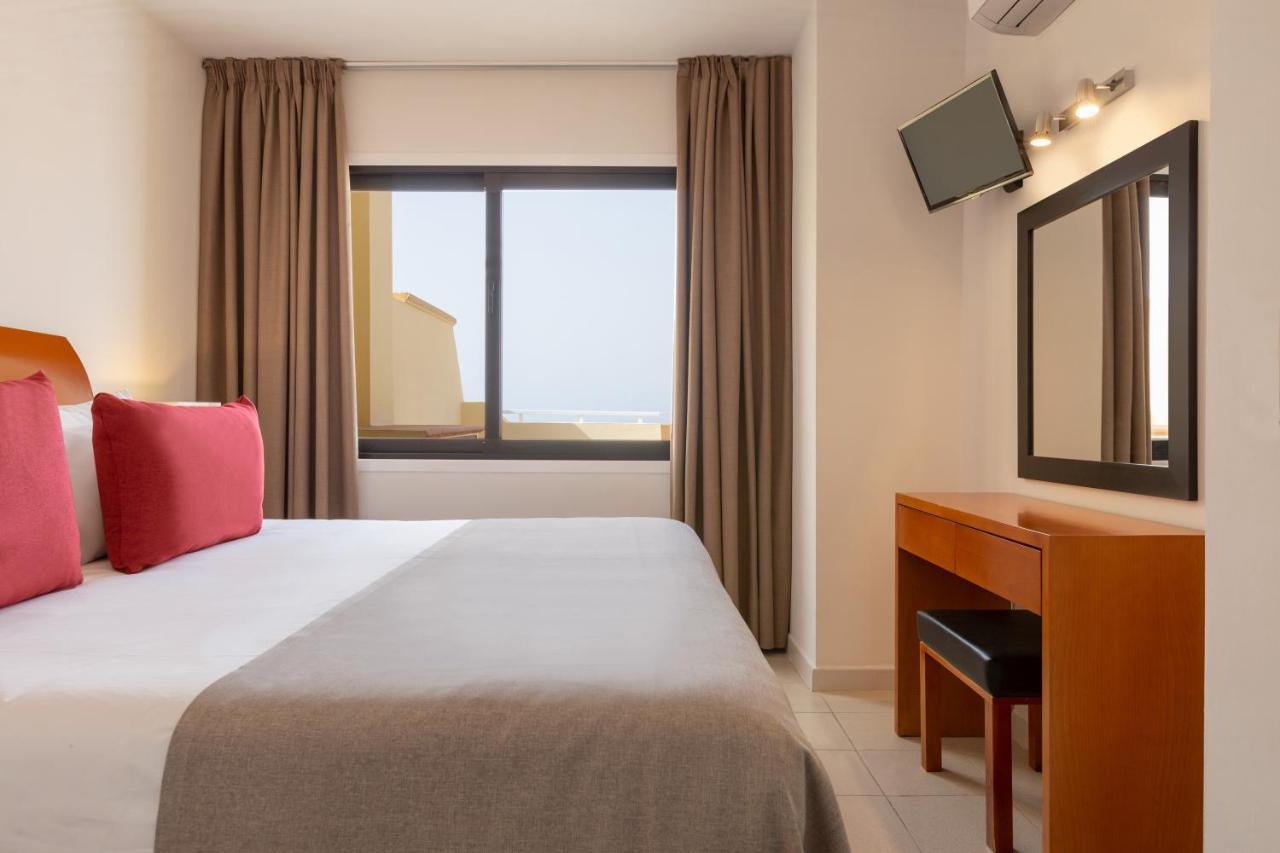 Three-Bedroom Apartment Ocean View